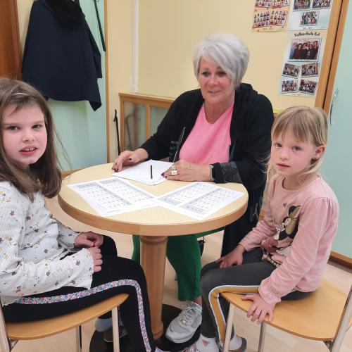 1. Klasse mit Lesepatin